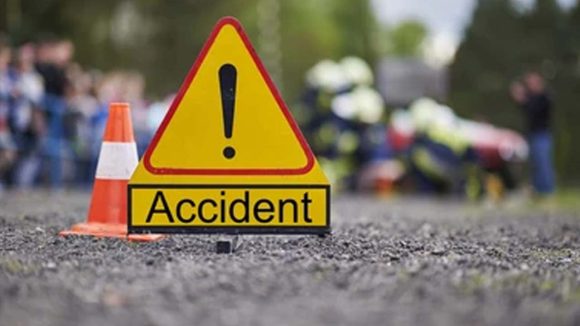 Road Accident: కర్నూలు నగరంలో ఘోర రోడ్డు ప్రమాదం.. స్పాట్‌లో ముగ్గురు మృతి