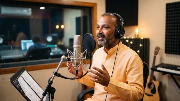 Bandi Sanjay: మాటల్లోనే కాదు.. పాటలోనూ ఫైర్.. బండి సంజయ్ పాడిన పాట నెట్టింట వైరల్!