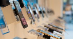 Smartphone Sales Decline: భారీగా తగ్గిన స్మార్ట్‌ఫోన్ విక్రయాలు.. కొనుగోలు చేయడానికి వినియోగదారుల వెనుకడుగు.. కారణాలు ఇవే