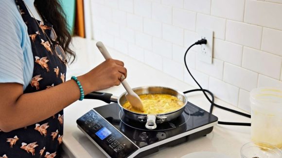 Best Induction Stoves: వంట గ్యాస్ సిలిండర్ కంటే ఇండక్షన్ స్టవ్‌ కొనడం బెటర్.. ఆన్‌లైన్‌లో బెస్ట్ ఆప్షన్స్ ఇవే