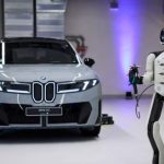 Robots Make BMW: లగ్జరీ కార్లు తయారు చేస్తున్న రోబోలు.. జర్మన్ కంపెనీ ప్రయోగం
