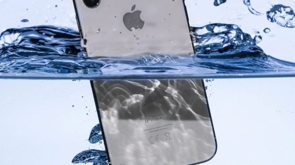 iPhone Water Eject: ఐఫోన్ నీళ్లలో పడిపోయిందా? ఈ సింపుల్ టిప్స్‌తో ఈజీగా క్లీన్ చేయండి