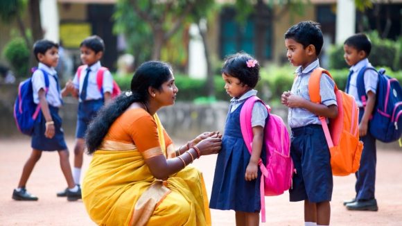 పిల్లల కోసం కొత్త స్కూల్‌లో అడ్మిషన్ తీసుకుంటున్నారా? ఈ విషయాలు చెక్ చేయడం తప్పనిసరి