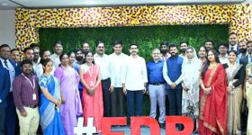 Pawan Kalyan: ఆ స్టార్ దర్శకుడికి దూరమైన పవన్ కళ్యాణ్.. అసలు కథ ఏమిటంటే..!