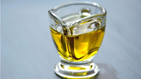 Olive oil: ఆలివ్ ఆయిల్ ను ఇలా ఎప్పుడైనా వాడారా? ముఖానికి మెరుపునిస్తుంది