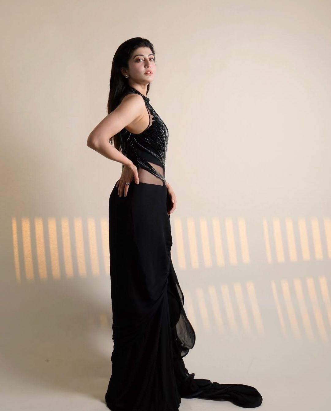 Pranitha Subhash: నలుపు చీరలో మేనిఛాయతో చెమటలు పట్టిస్తున్న ప్రణీత సుభాష్!
