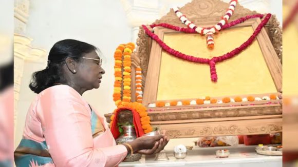 President Droupadi Murmu: రామలల్లా సన్నిధిలో రాష్ట్రపతి ప్రత్యేక పూజలు.. 150 కిలోల శ్రీరామ యంత్రం ప్రతిష్టాపన!