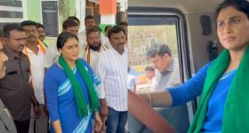 YS Sharmila Protest: రూ. 12 వేల మద్దతు ధర ఇవ్వాల్సిందే.. అరటి రైతుల కోసం స్టీరింగ్ పట్టిన షర్మిలమ్మ