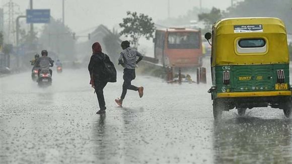 Unseasonal Rains: తెలుగు రాష్ట్రాల్లో అకాల వర్షాల బీభత్సం.. రానున్న 24 గంటల్లో కోస్తా.. రాయలసీమలో జల్లులు