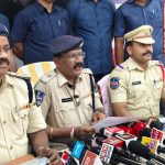 Mangalhat Police: మంగళ్‌హాట్ పోలీసుల ఆకస్మిక దాడి..  కుళ్ళిన మాంసాన్ని విక్రయిస్తున్న వ్యక్తి అరెస్ట్