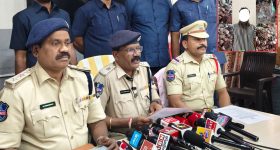 Mangalhat Police: మంగళ్‌హాట్ పోలీసుల ఆకస్మిక దాడి..  కుళ్ళిన మాంసాన్ని విక్రయిస్తున్న వ్యక్తి అరెస్ట్