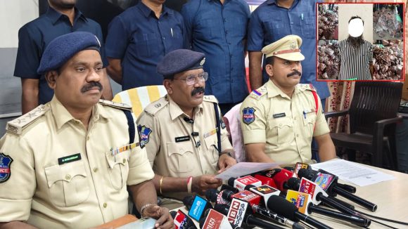 Mangalhat Police: మంగళ్‌హాట్ పోలీసుల ఆకస్మిక దాడి..  కుళ్ళిన మాంసాన్ని విక్రయిస్తున్న వ్యక్తి అరెస్ట్