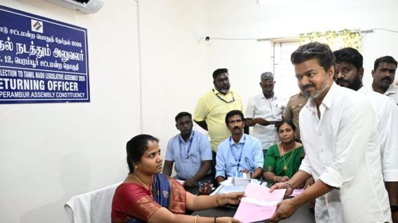 తమిళ రాజకీయంలో దళపతి ఎంట్రీ.. పెరంబూర్, తిరుచ్చి ఈస్ట్ నుండి బరిలోకి విజయ్..