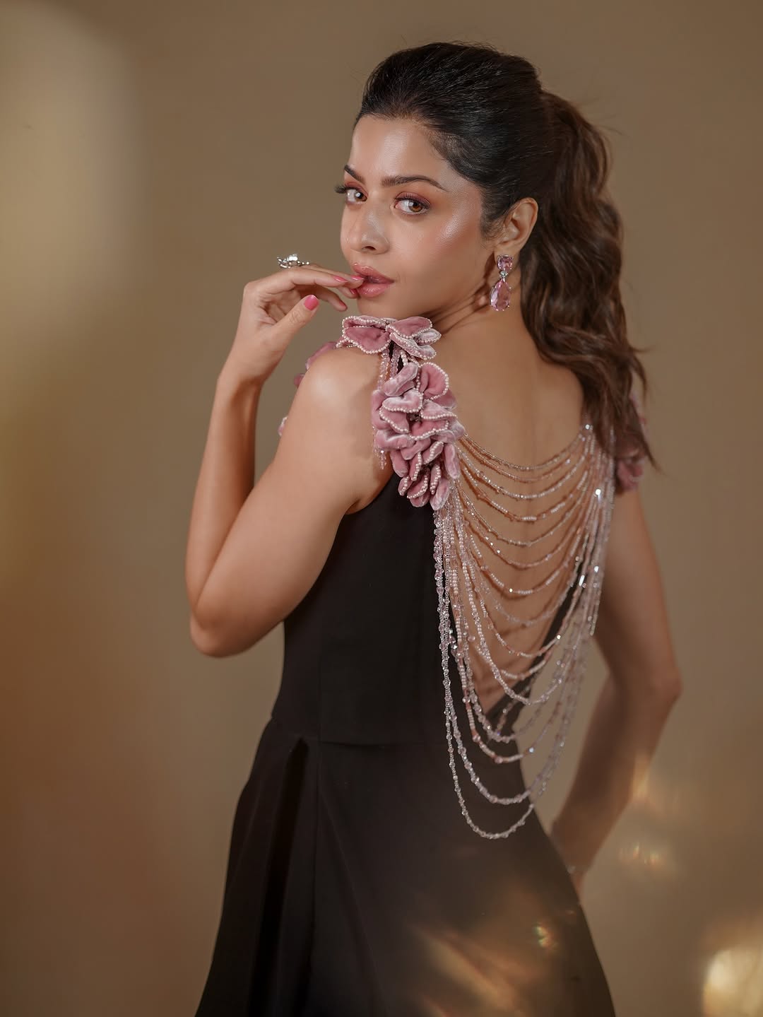 Actress Vedhika Photo Gallery