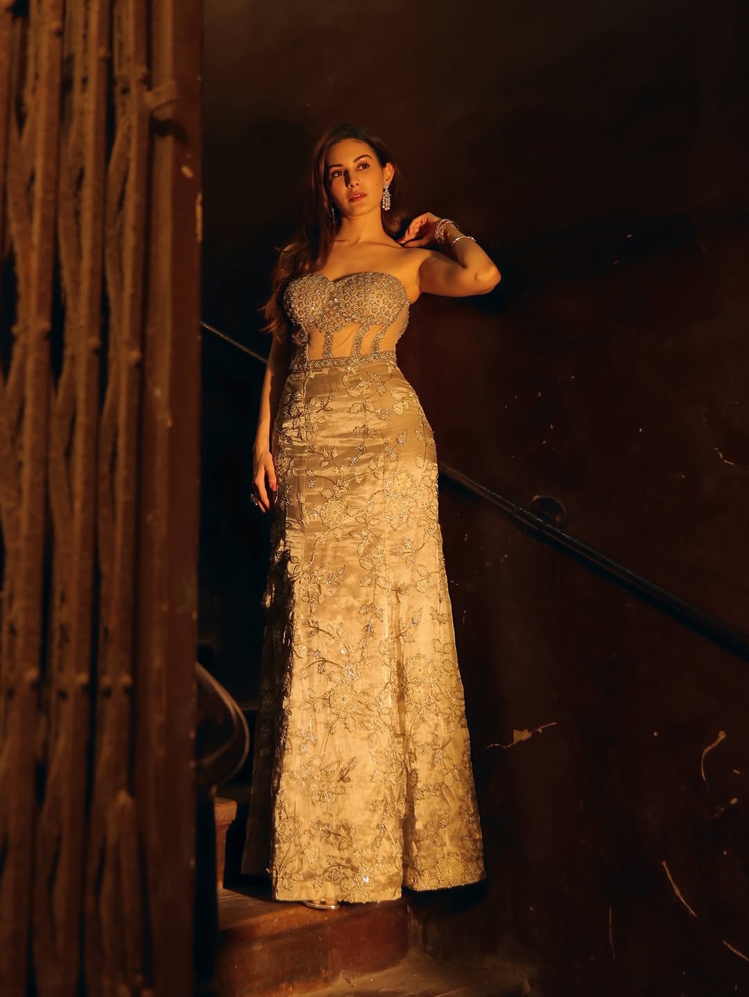 Actress Amyra dastur Photo Gallery