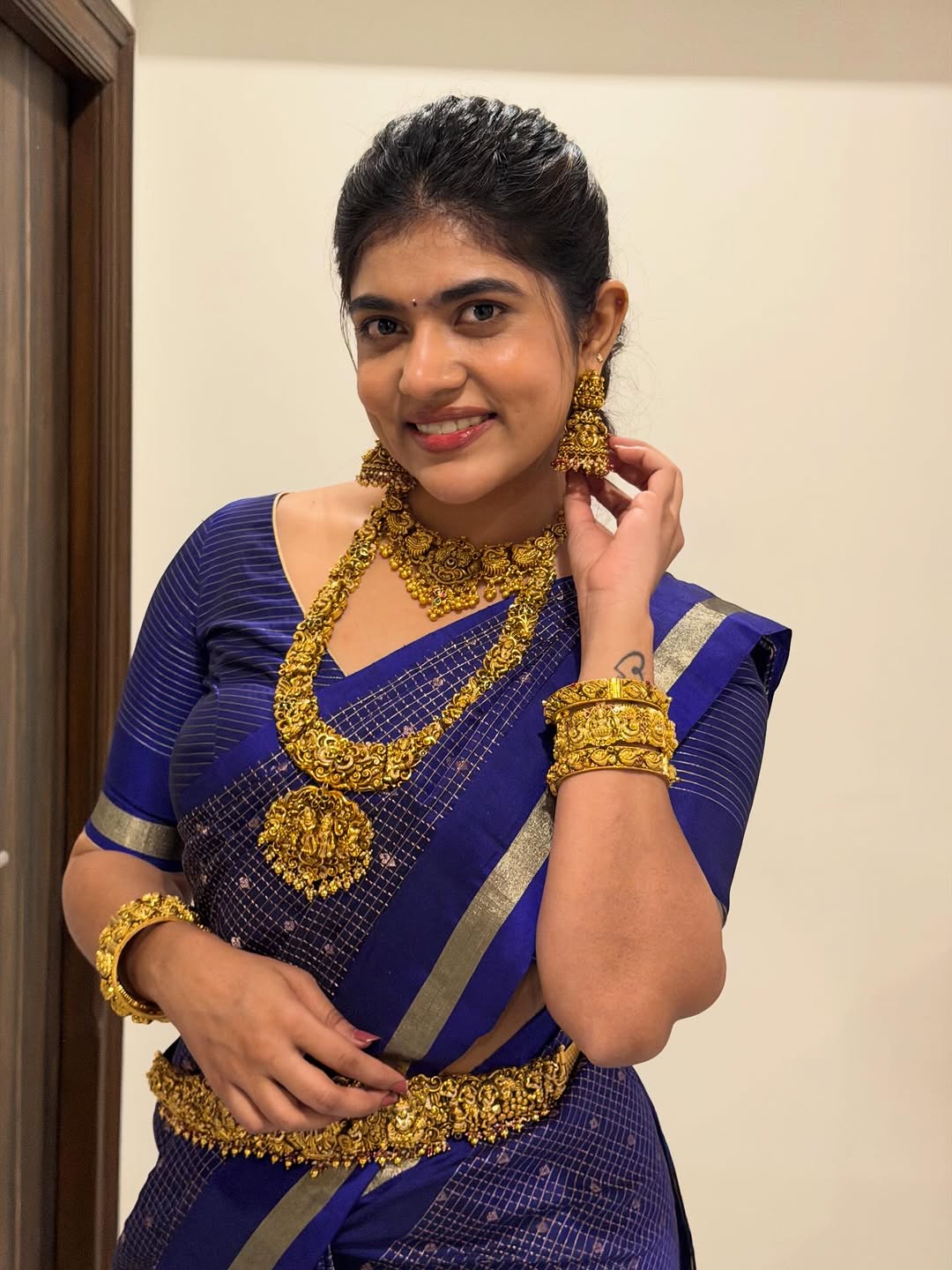 Actress Rithu Chowdary Photo Gallery
