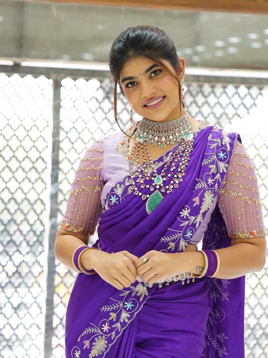 Actress Rithu Chowdary Photo Gallery