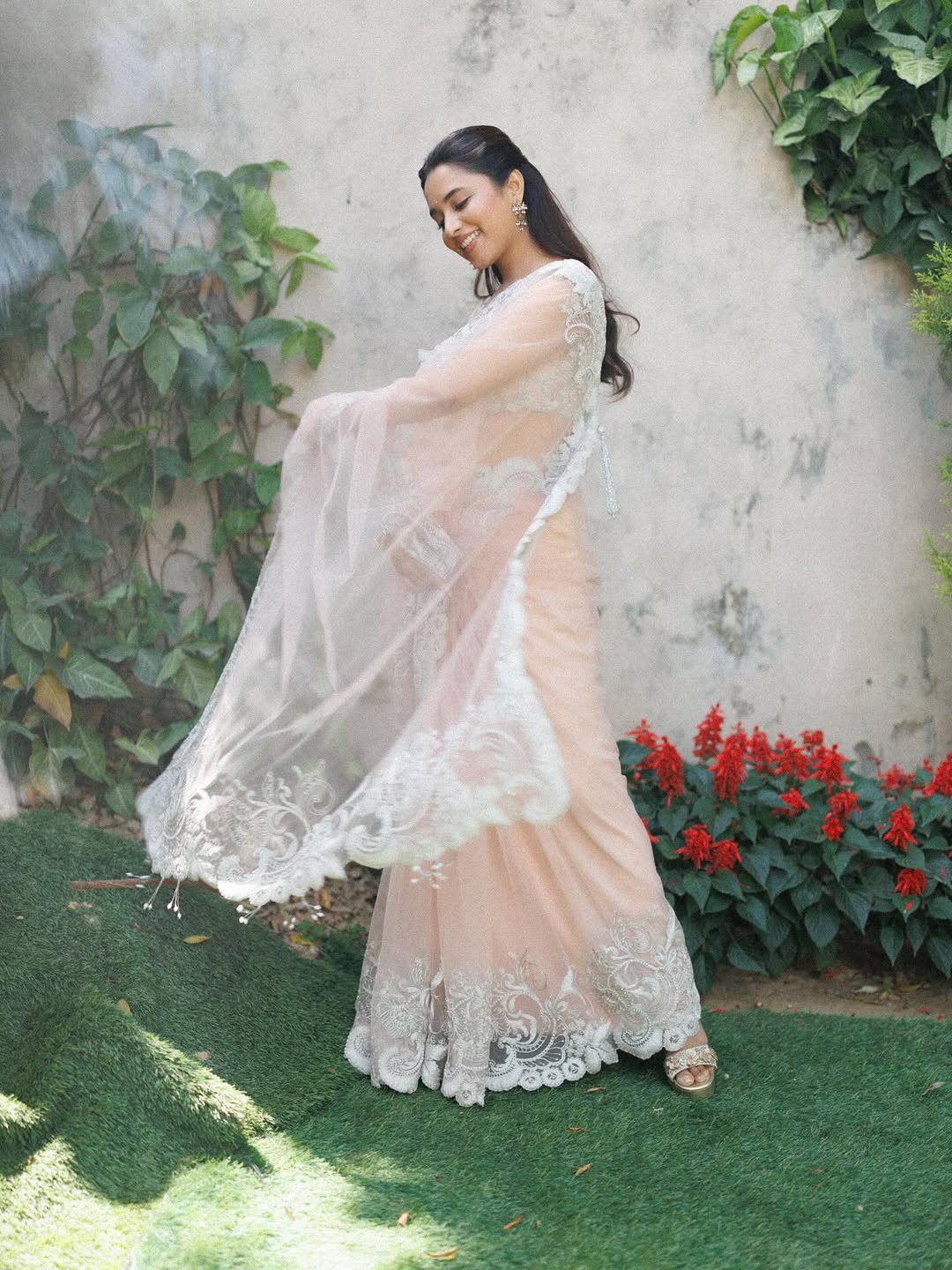 Actress Priyanka arul Mohan photo gallery