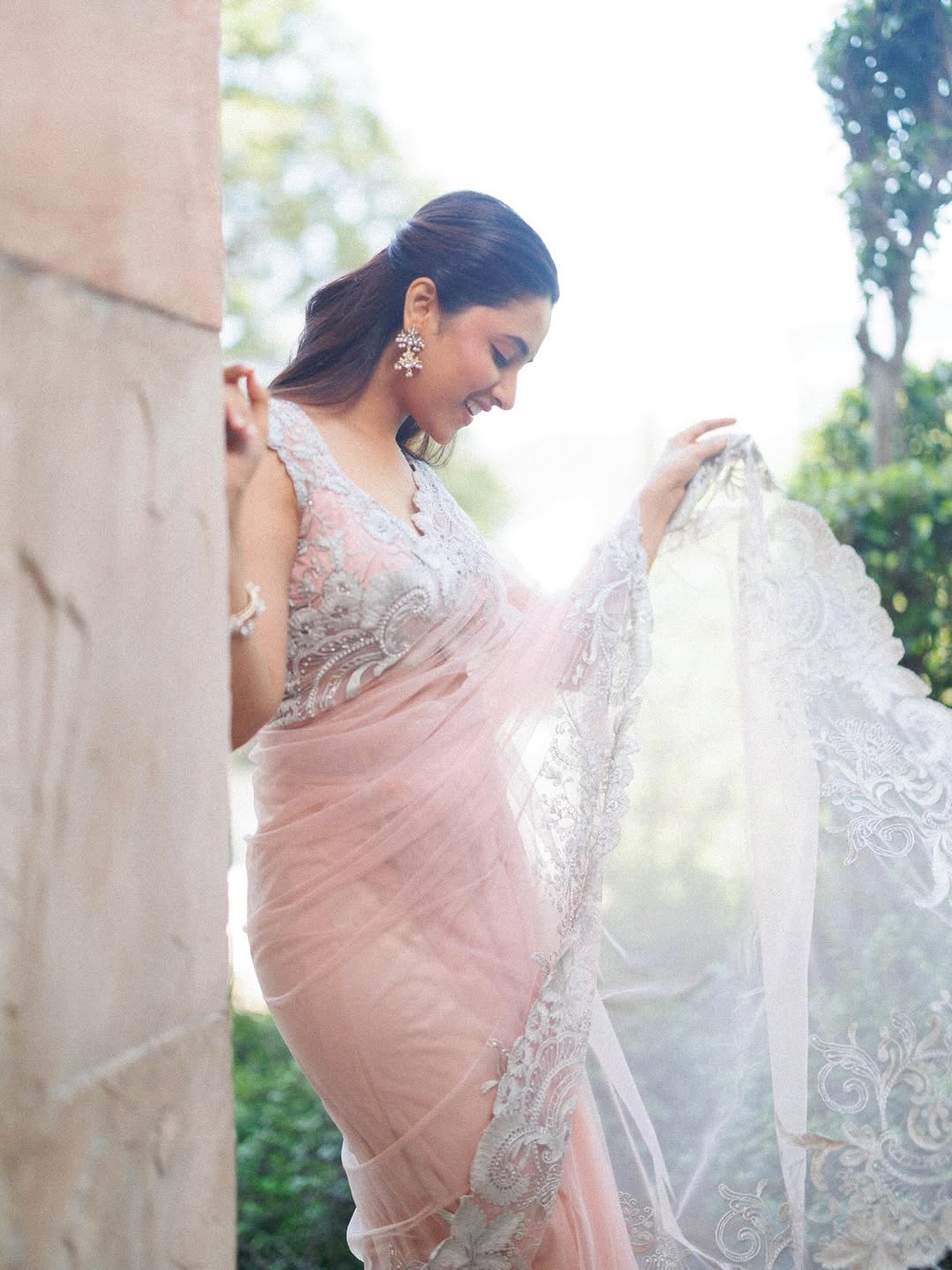 Actress Priyanka arul Mohan photo gallery