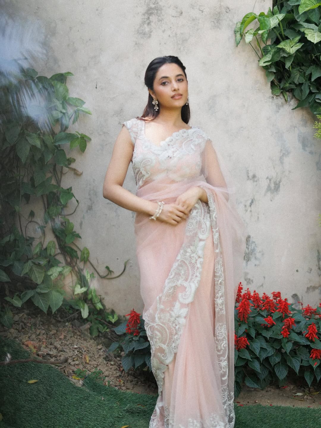 Actress Priyanka arul Mohan photo gallery