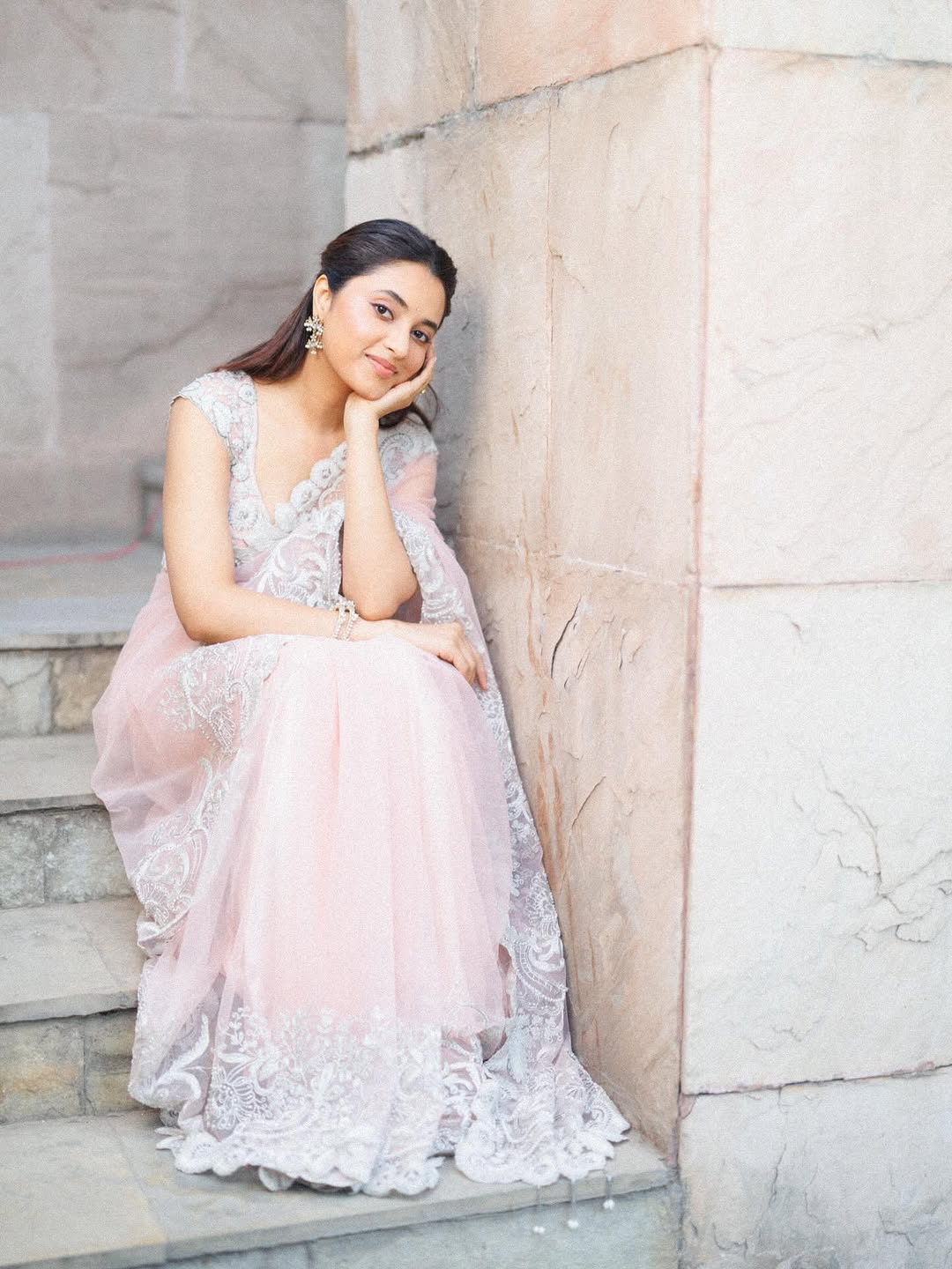 Actress Priyanka arul Mohan photo gallery