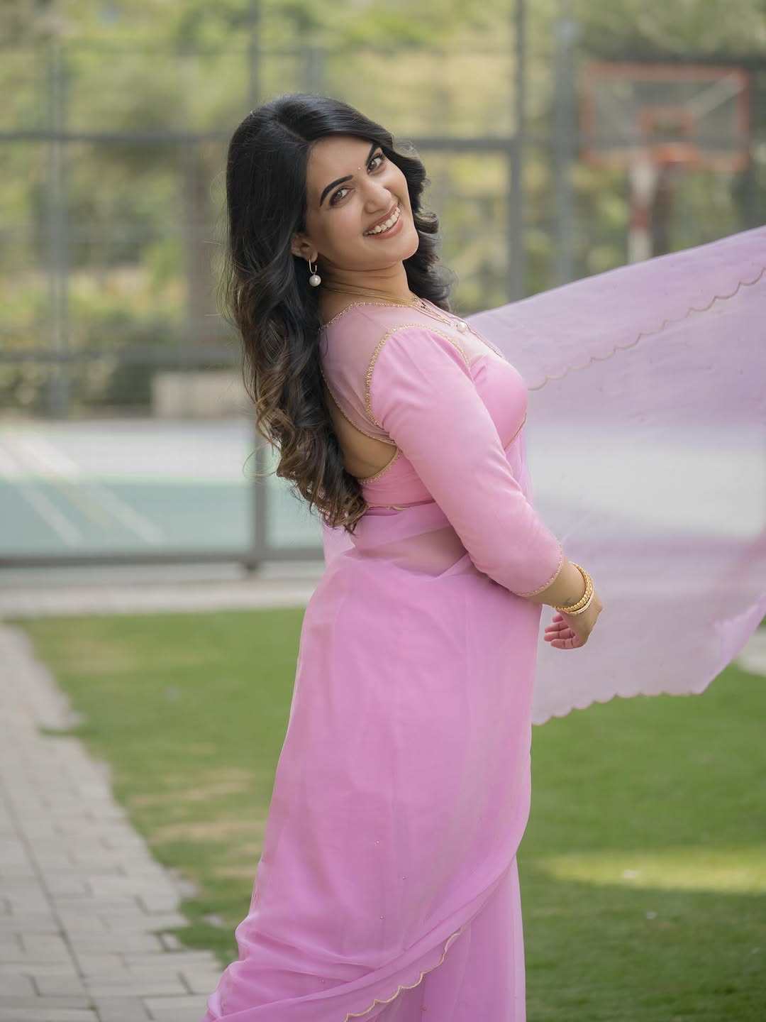 Actress Sravanthi Chokarapu Photo Gallery
