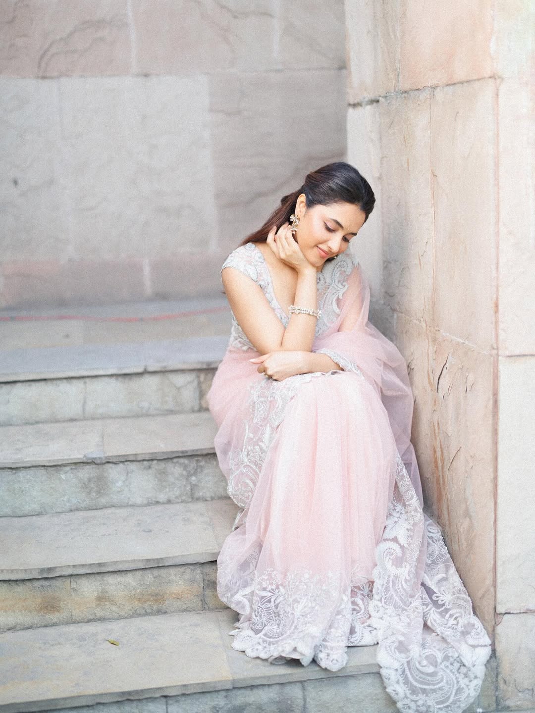 Actress Priyanka arul Mohan photo gallery