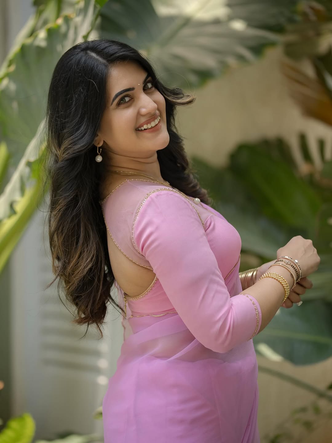 Actress Sravanthi Chokarapu Photo Gallery