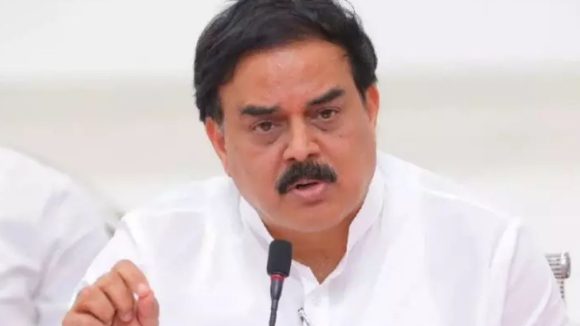 బంకుల్లో ఇంధన కొరతపై మంత్రి నాదెండ్ల సమీక్ష.. ఇసుక ర్యాంపులో అక్రమ డీజిల్ దందా!