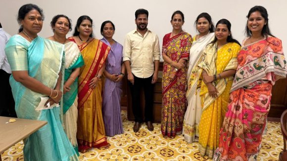 సీఎం రేవంత్‌‌రెడ్డితో ఏపీ రాజకీయ మహిళా నేతలు.. మొన్న రోజా,  నిన్న ఏపీ టీడీపీ మహిళా నేతలు