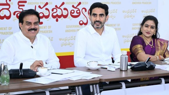 Amaravati: సోషల్‌‌మీడియాపై బ్యాన్.. అధికారులకు మంత్రి లోకేష్ ఆదేశం, విద్వేషపూరిత వ్యాఖ్యలు చేసినా