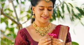 Anshu Reddy : లంగావోణిలో బాపుబొమ్మలా మెరిసిపోతున్న అన్షు రెడ్డి..