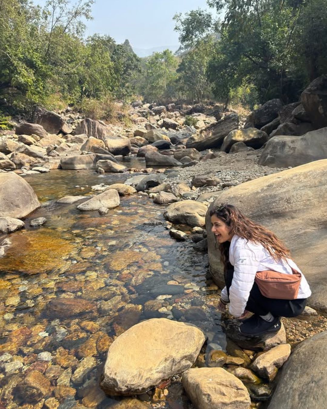 Ashika Ranganath : జలపాతాల అందాలను ఆస్వాదిస్తున్న ఆషిక..ఫోటోలు వైరల్..