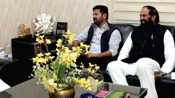 ఢిల్లీకి తెలంగాణ కాంగ్రెస్ నేతలు, సీడబ్ల్యూసీ సమావేశాలకు హాజరు.. వాటిపై ప్రధానంగా చర్చించే అవకాశం