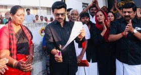 Delimitation Protest: అన్నట్టుగానే తమిళనాడులో.. డీలిమిటేషన్ పత్రాలను తగలబెట్టిన సీఎం స్టాలిన్
