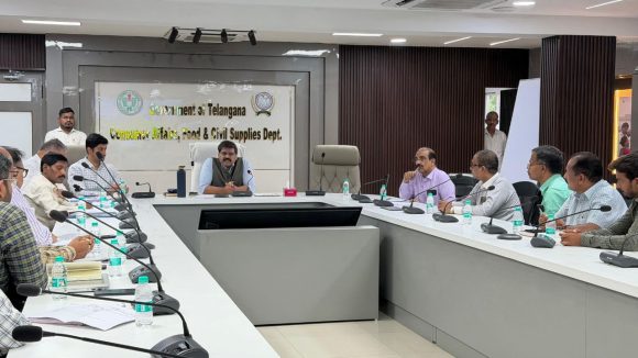 ఆటో డ్రైవర్లకు గుడ్ న్యూస్.. వారంలో 363 మెట్రిక్ టన్నుల గ్యాస్ సరఫరా, పౌరసరఫరాల శాఖ సమీక్ష