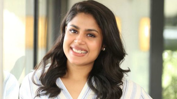 నాకు బుర్రలేదు.. బ్లాక్ బస్టర్ సినిమా రిజెక్ట్ చేయడం పై ఫరియా షాకింగ్ కామెంట్స్!