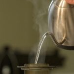 Hot Water: ఈ వస్తువులను వేడినీళ్లతో శుభ్రం చేస్తే అంతే సంగతులు, పాడపోవడం గ్యారెంటీ