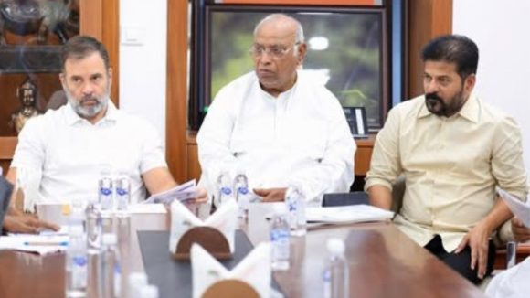 Delhi Politics: పార్లమెంటు ప్రత్యేక సమావేశాలు.. ఖర్గే నివాసంలో ఇండియా కూటమి భేటీ, సీఎం రేవంత్ హాజరు