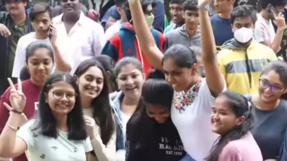 ఏపీలో ఇంటర్ ఫలితాలు-2026: బాలికలదే పైచేయి, ఫస్టియర్‌లో 77 శాతం, సెకండియర్‌లో 81 శాతం ఉత్తీర్ణత