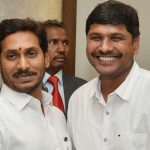 వైసీపీ నేతలకు కష్టాలు..  జగన్ మాజీ సీపీఆర్వో, ఆ పార్టీ మీడియా విభాగం కార్యదర్శి శ్రీహరి అరెస్ట్