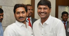 Nindu Noorella Saavasam Serial Today Episode April 15th ‘నిండు నూరేళ్ల సావాసం’ సీరియల్‌: ఆకాష్ ను ఎత్తుకెళ్లేందుకు ప్రయత్నించిన రణవీర్ 