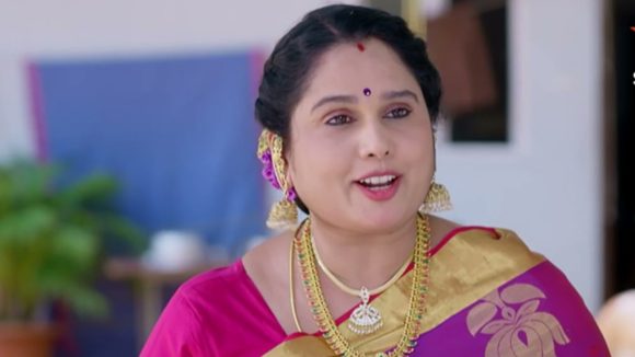 విడాకుల తర్వాత 5 ఏళ్ళు నరకం చూసా.. ఆవేదన చెందిన కార్తీక దీపం సుమిత్ర !