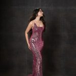 Krithi Shetty : స్టన్నింగ్ లుక్ లో కృతి.. కుర్రాళ్లకు మైండ్ బ్లాక్..