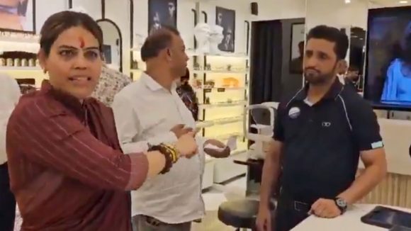 కార్పొరేట్ రూల్స్ vs హిందూ ధర్మం..  ముంబై లెన్స్‌కార్ట్ స్టోర్‌లో అసలేం జరిగింది?