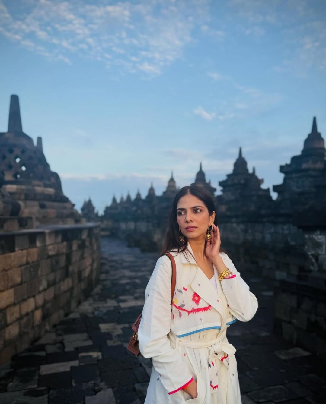 Malavika Mohanan: డివోషనల్ మోడ్.. సెల్ఫీలతో మాళవిక..ఫోటోలు వైరల్