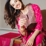 Meenakshi Chaudhary: ముద్దులొలికే మీనాక్షి.. ఎంత ముద్దుగా ఉందో!
