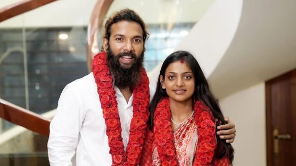 ఎంత మోసం.. మోనాలిసా పెళ్లిలో బిగ్ ట్విస్ట్.. భర్తపై పోక్స్ కేస్