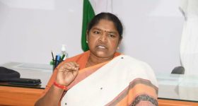బైక్ ను ఢీకొట్టిన  కారు.. ఇద్దరు యువకులు స్పాట్‌లో మృతి
