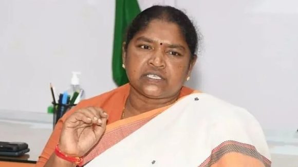 మహిళా రిజర్వేషన్ల ముసుగులో డీలిమిటేషన్ బిల్లు.. కేంద్రం తీరుపై మంత్రి సీతక్క ఫైర్